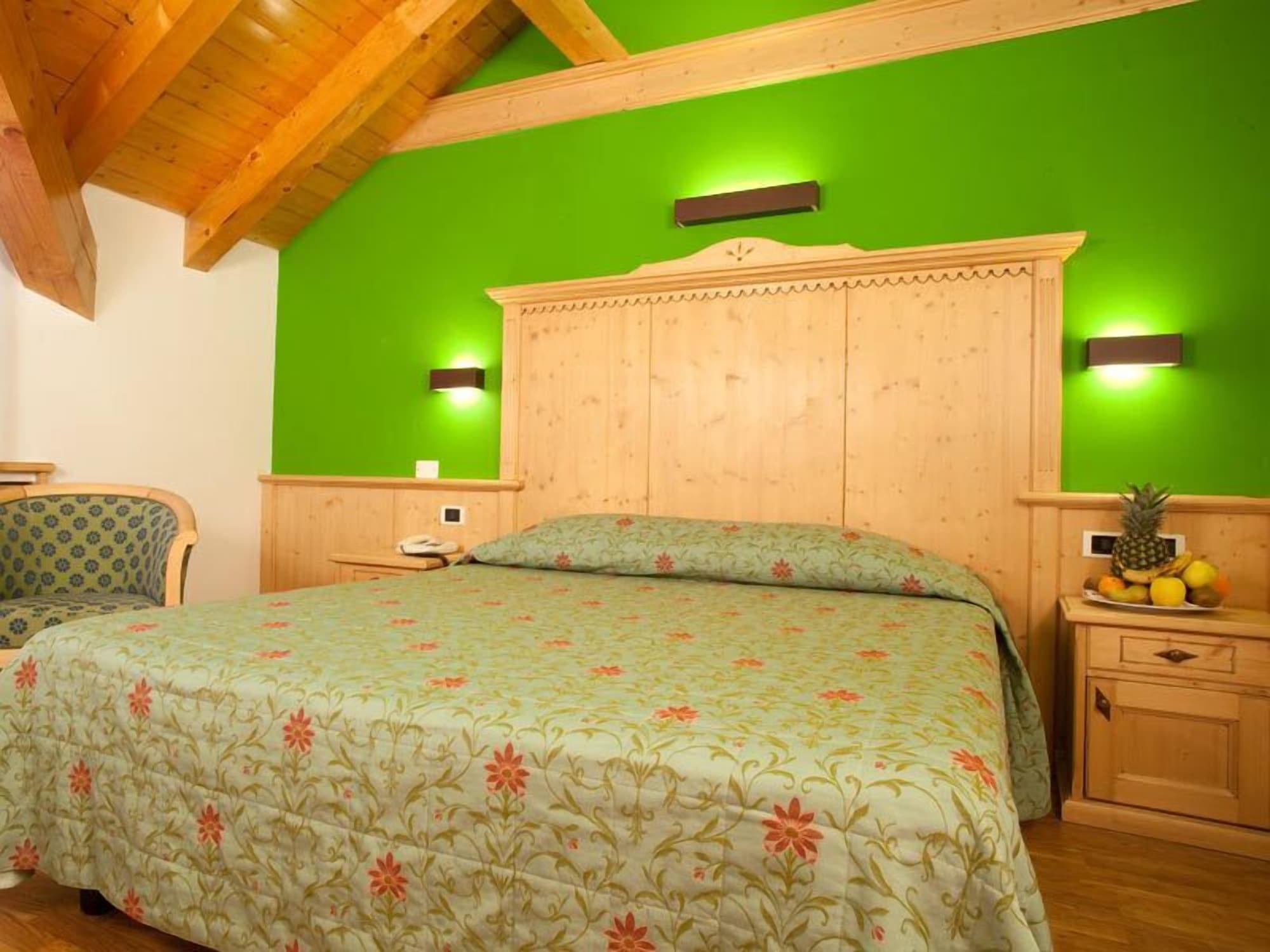 Hotel Medil Campitello di Fassa Exterior photo